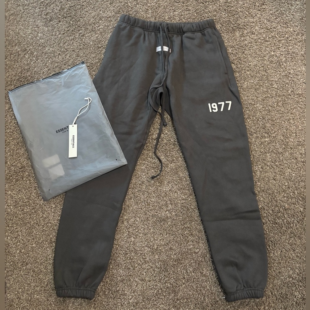 Unisex essentials fear of god 1977 sweat pants